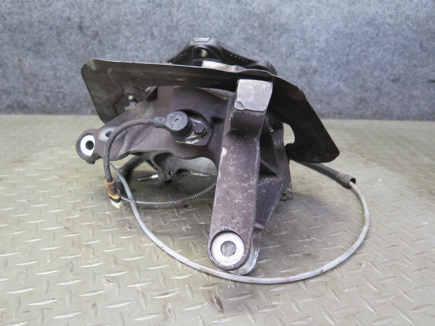 1999-2004 Porsche 911 996 RWD Rear Right Spindle Knuckle Wheel Hub