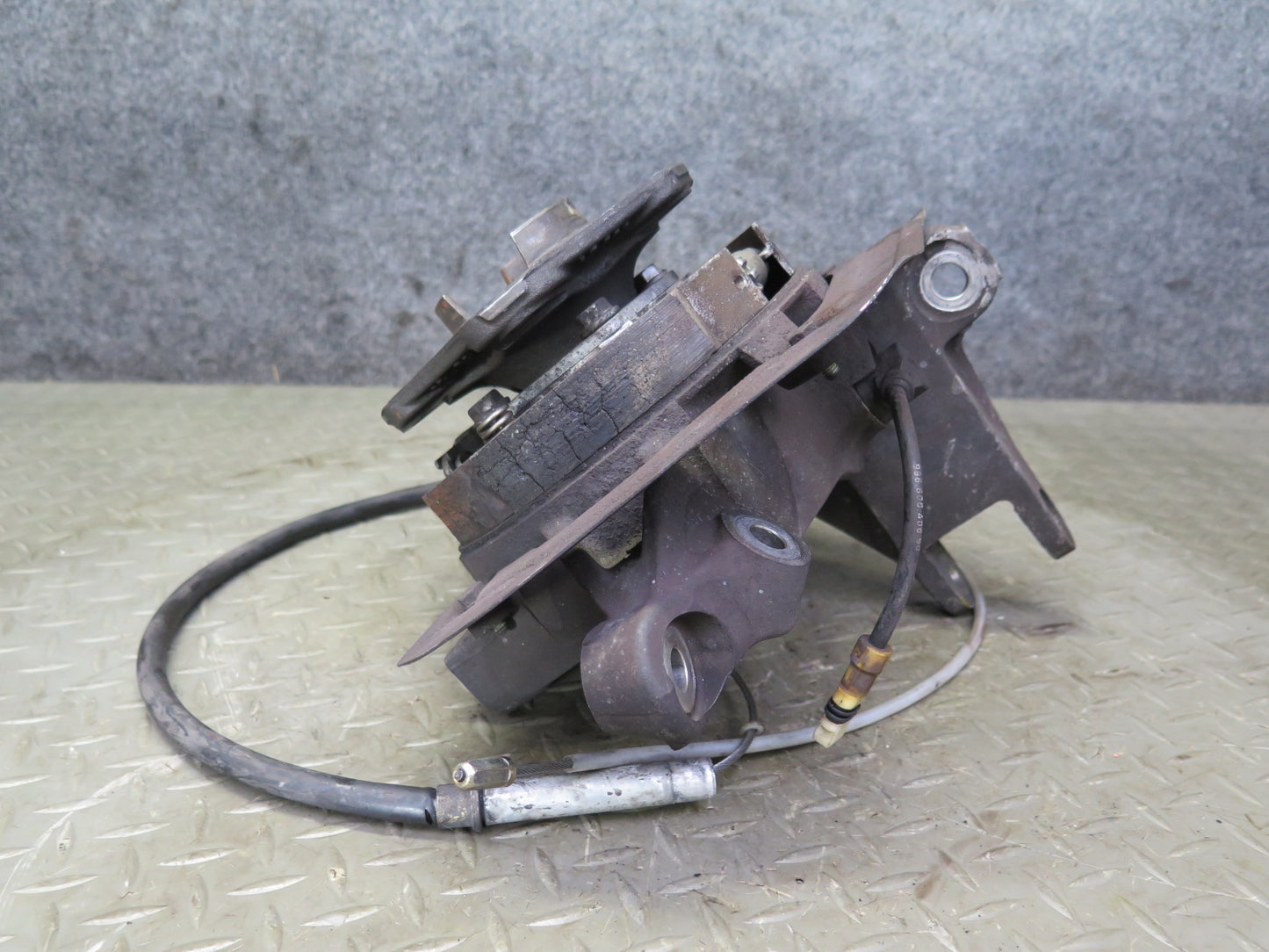 1999-2004 Porsche 911 996 RWD Rear Right Spindle Knuckle Wheel Hub