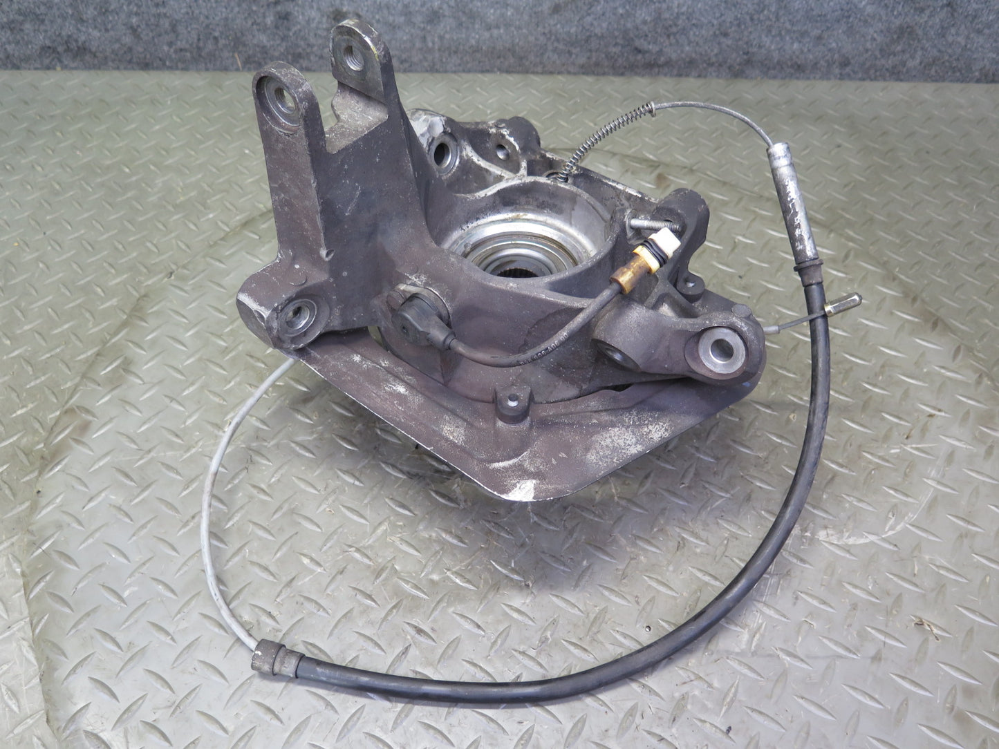 1999-2004 Porsche 911 996 RWD Rear Right Spindle Knuckle Wheel Hub