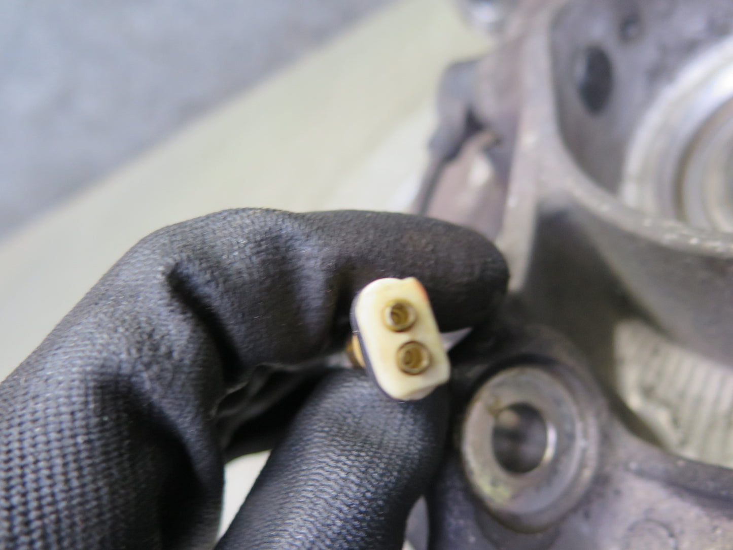 1999-2004 Porsche 911 996 RWD Rear Right Spindle Knuckle Wheel Hub