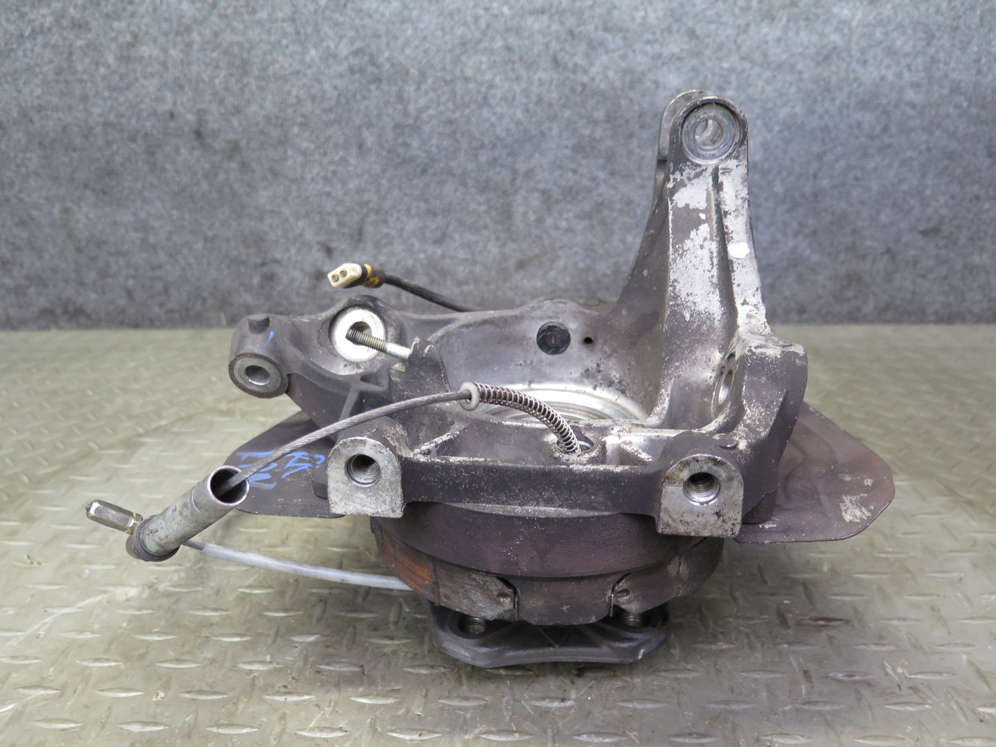 1999-2004 Porsche 911 996 RWD Rear Right Spindle Knuckle Wheel Hub