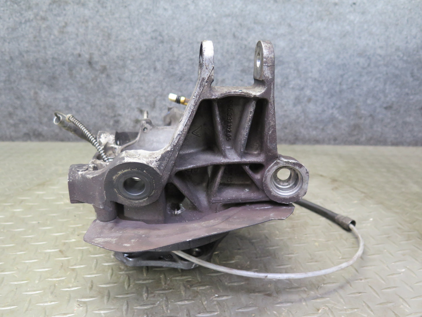 1999-2004 Porsche 911 996 RWD Rear Right Spindle Knuckle Wheel Hub