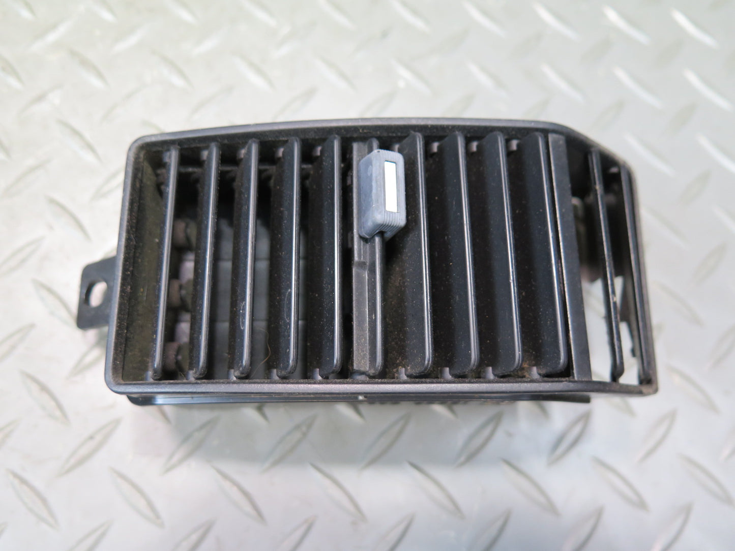 84-86 Nissan Z31 300ZX Set of 4 Dash Front Left Center Right A/C Air Vent OEM