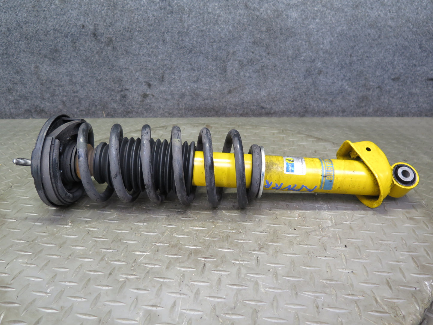 1999-2001 Porsche 911 996 Conv RWD Rear Bilstein Strut Shock Absorber Set of 2