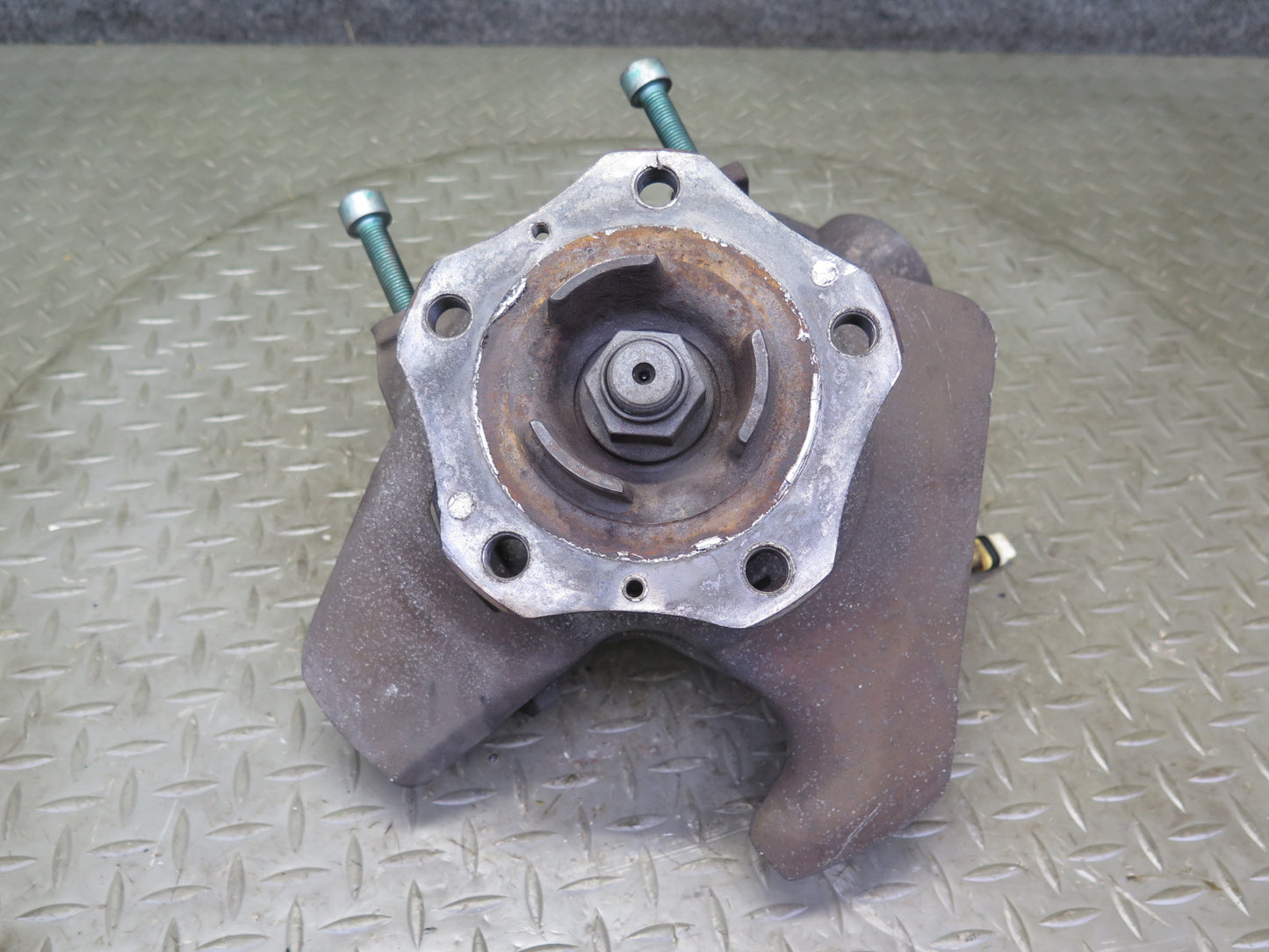 1999-2004 Porsche 911 996 Boxster RWD Front Right Spindle Knuckle Wheel Hub