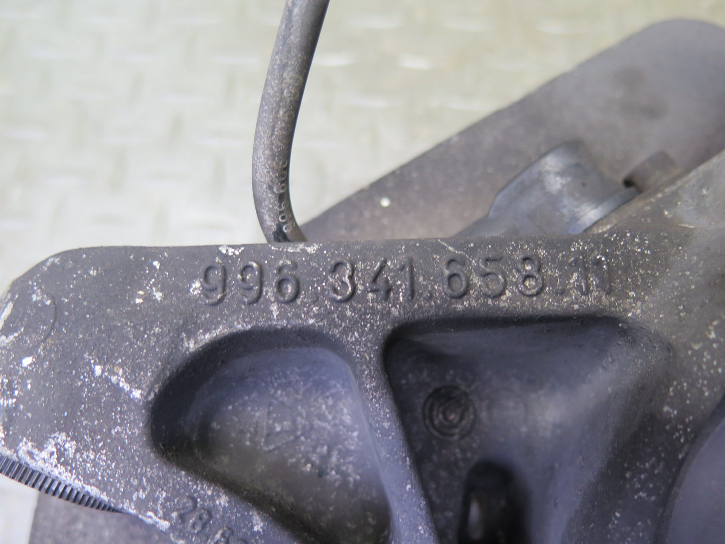 1999-2004 Porsche 911 996 Boxster RWD Front Right Spindle Knuckle Wheel Hub