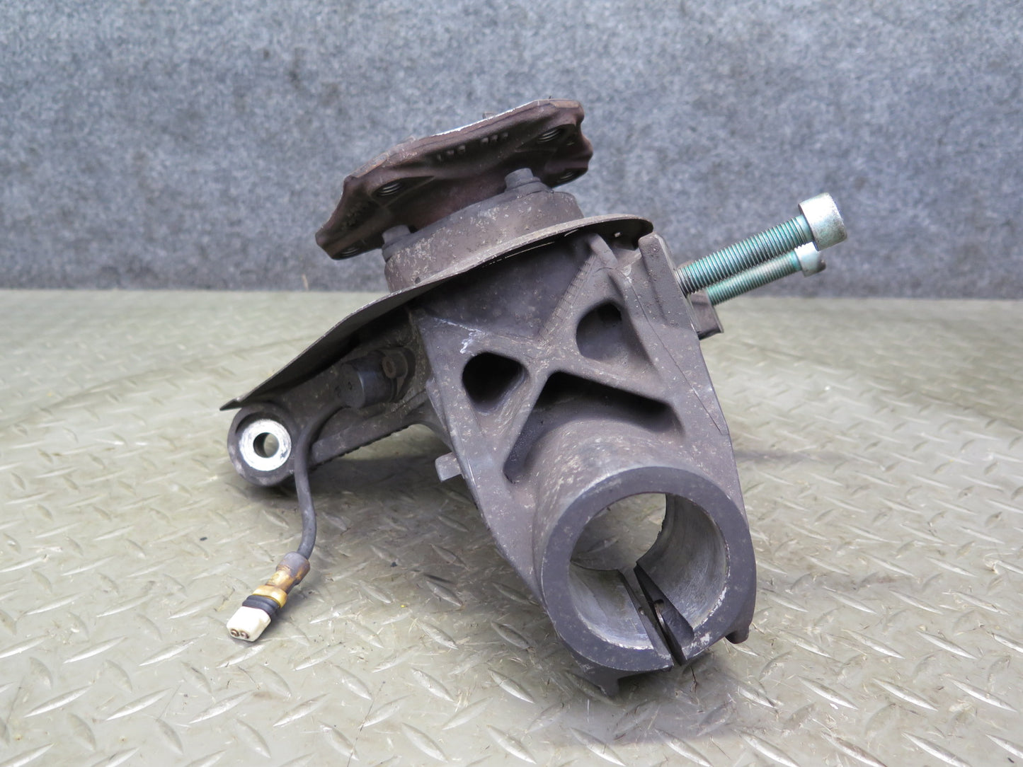 1999-2004 Porsche 911 996 Boxster RWD Front Right Spindle Knuckle Wheel Hub