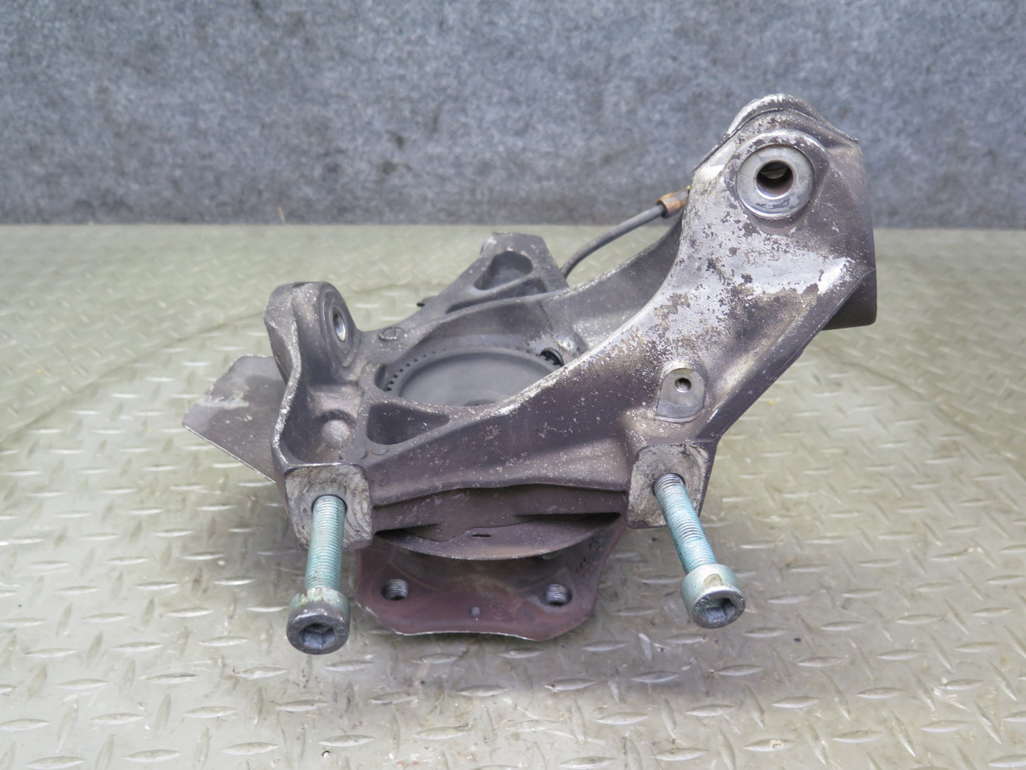 1999-2004 Porsche 911 996 Boxster RWD Front Right Spindle Knuckle Wheel Hub