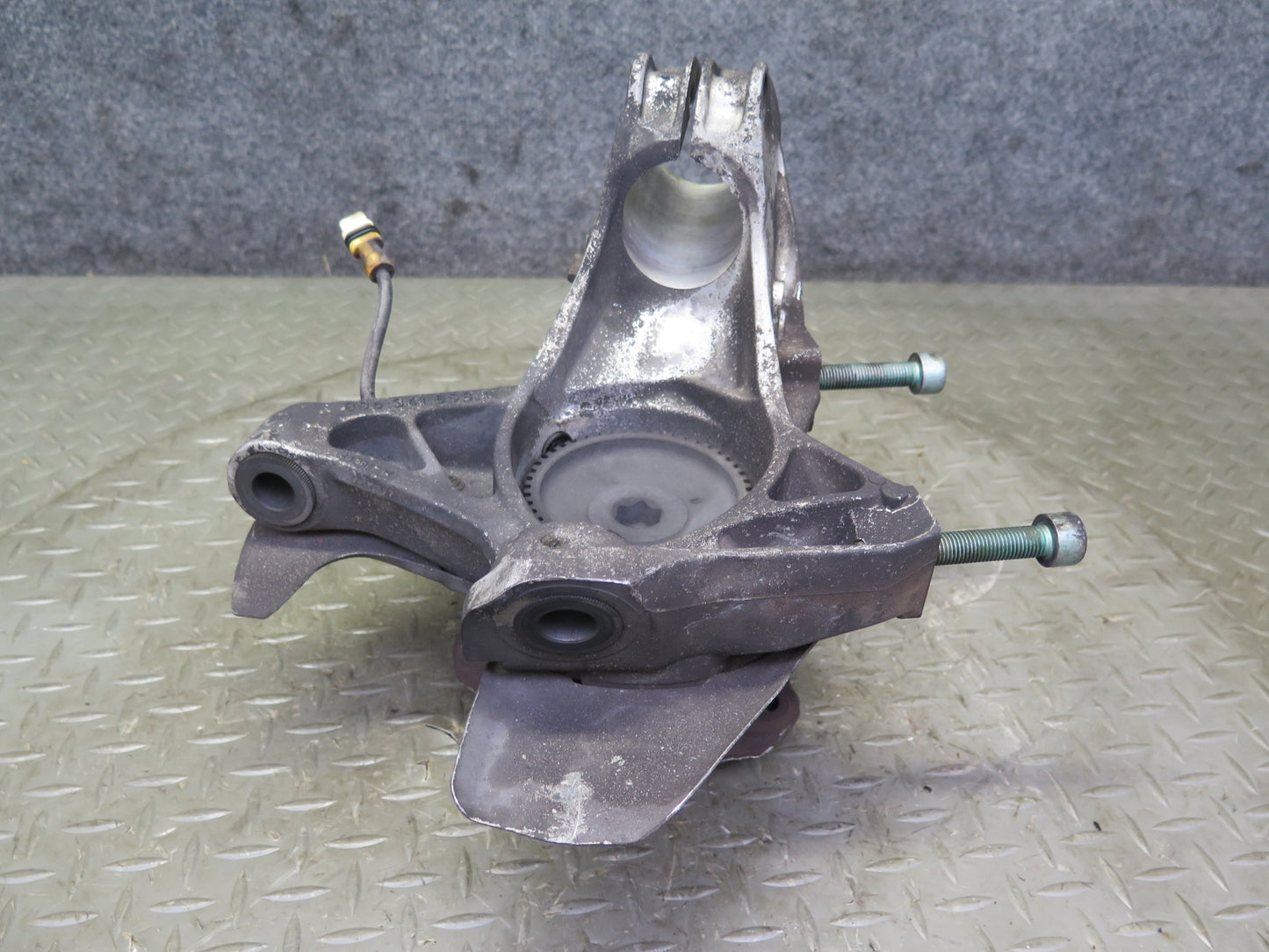 1999-2004 Porsche 911 996 Boxster RWD Front Right Spindle Knuckle Wheel Hub