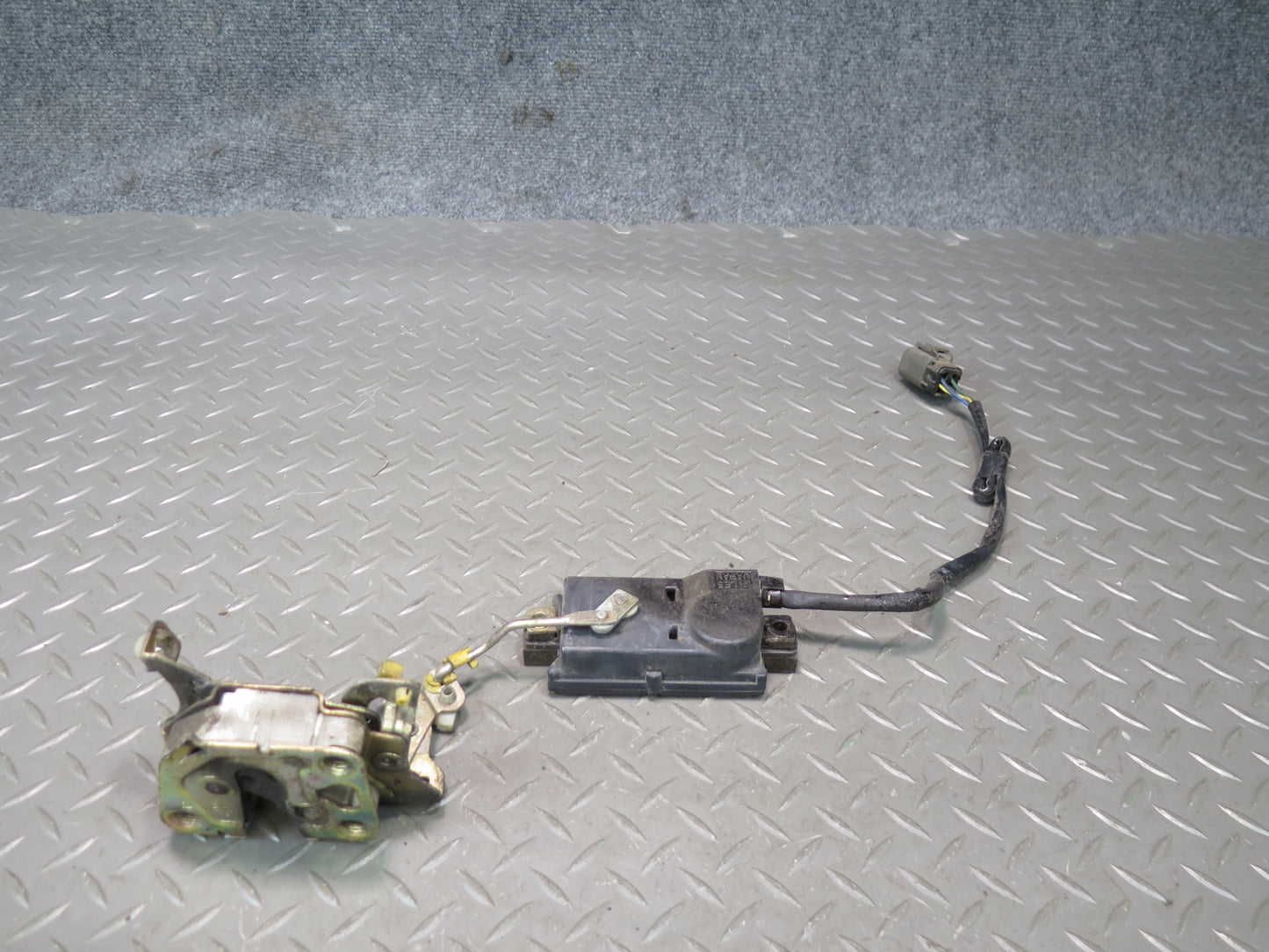 84-86 Nissan Z31 300ZX 2+0 Front Right Passenger Door Lock Latch Actuator OEM