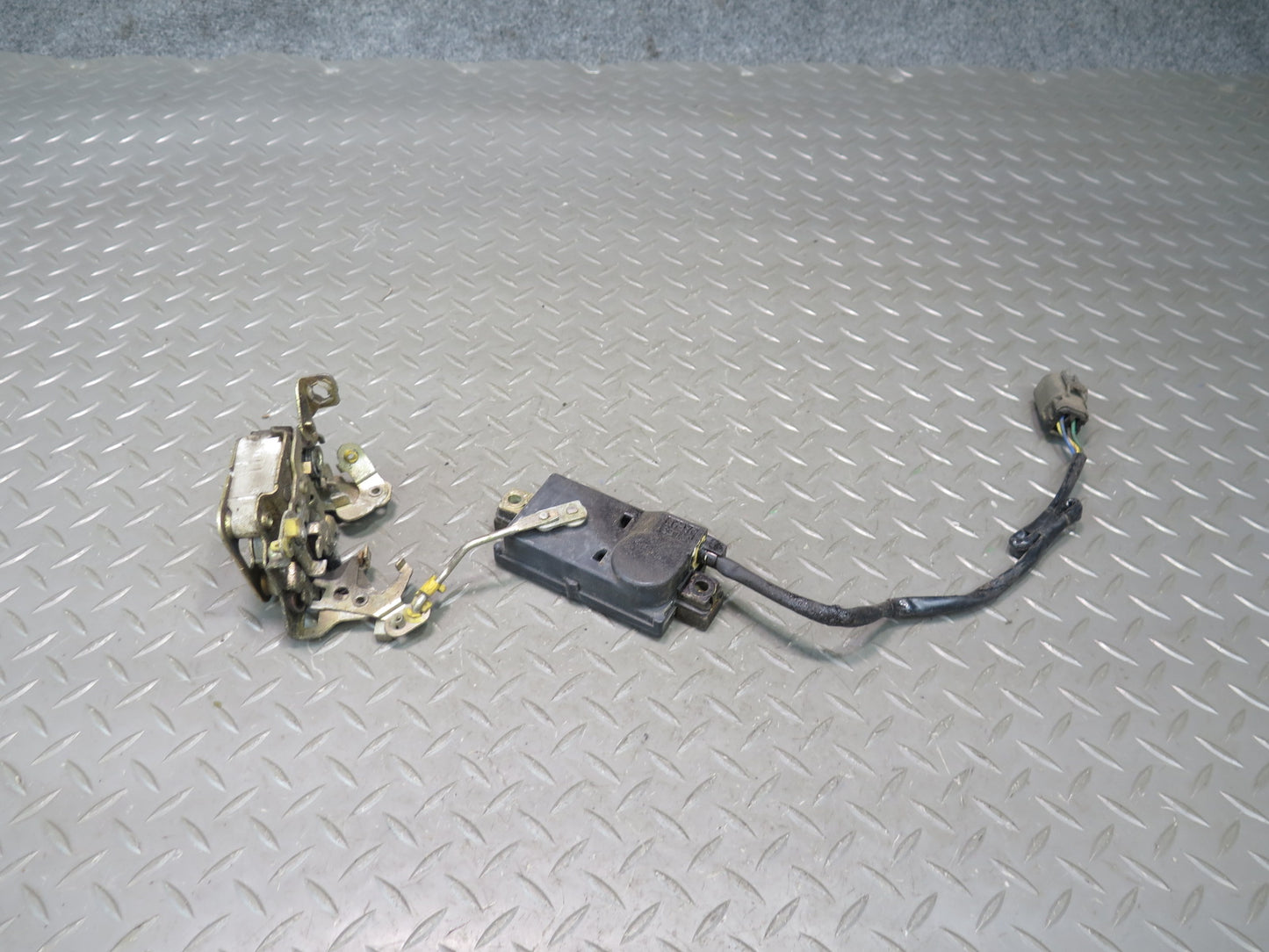 84-86 Nissan Z31 300ZX 2+0 Front Right Passenger Door Lock Latch Actuator OEM