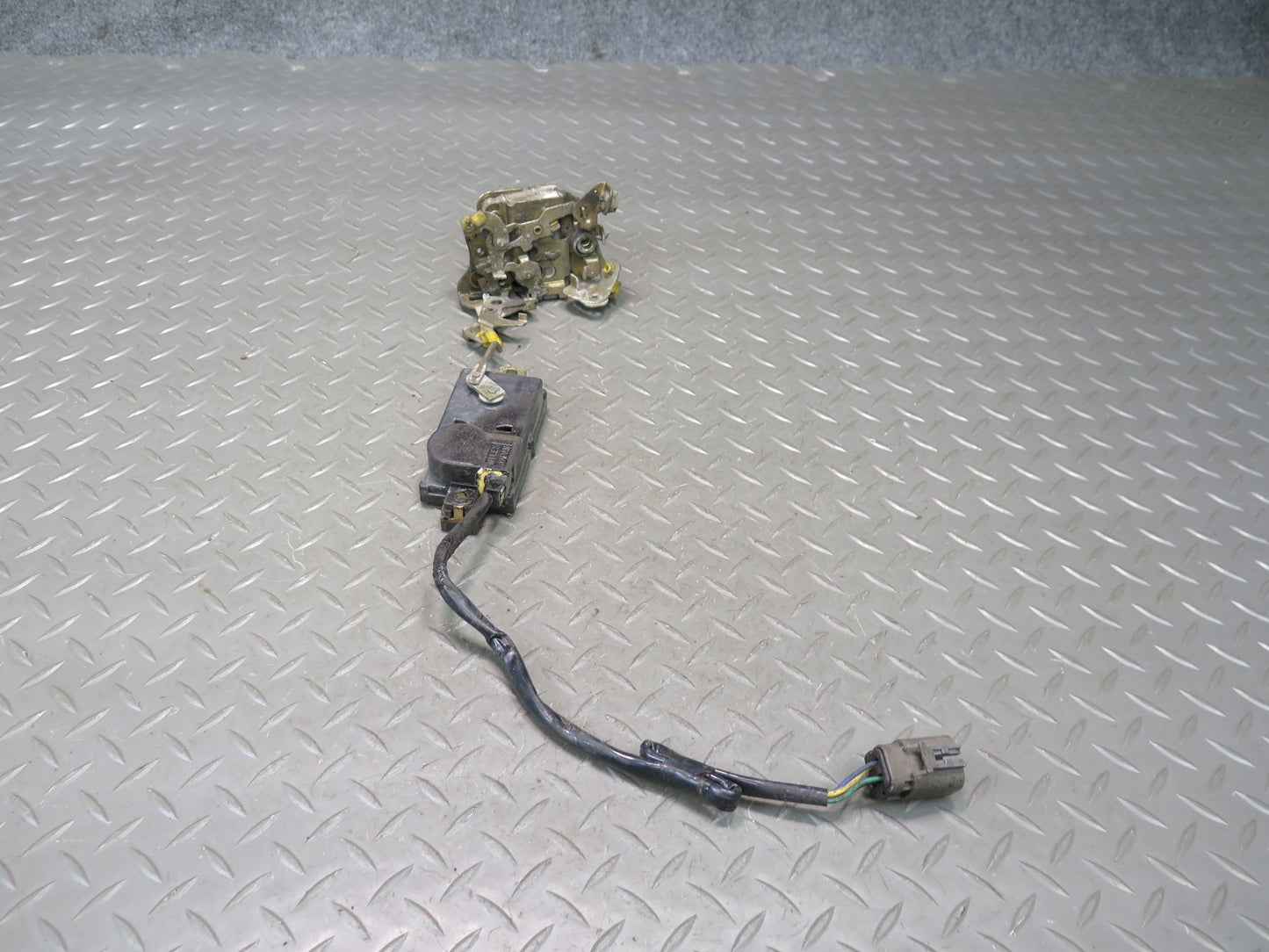 84-86 Nissan Z31 300ZX 2+0 Front Right Passenger Door Lock Latch Actuator OEM