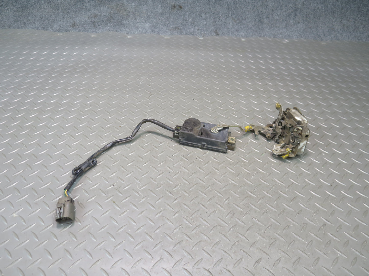 84-86 Nissan Z31 300ZX 2+0 Front Right Passenger Door Lock Latch Actuator OEM
