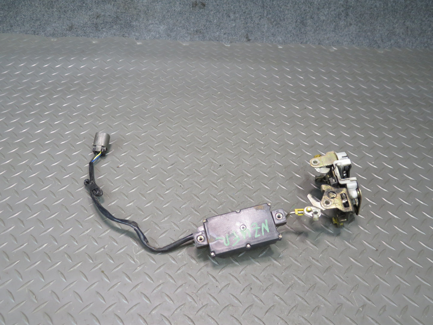 84-86 Nissan Z31 300ZX 2+0 Front Right Passenger Door Lock Latch Actuator OEM