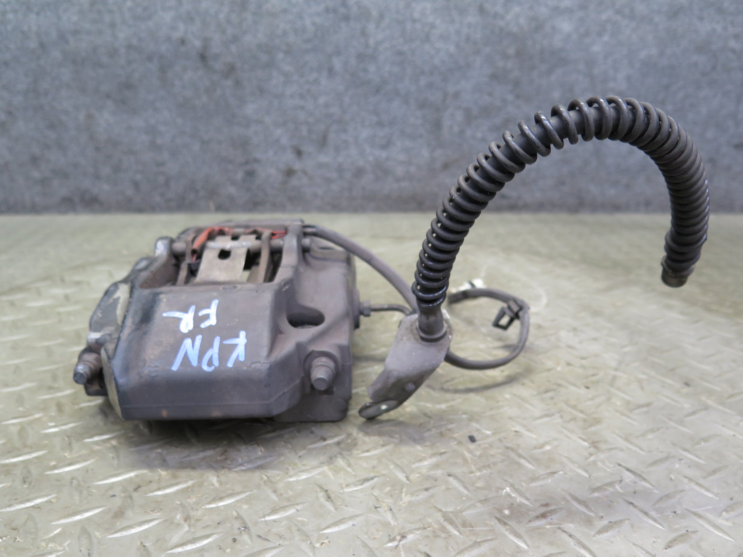 1999 Porsche 911 Carrera 996 RWD Front Left & Right Brembo Brake Caliper Set