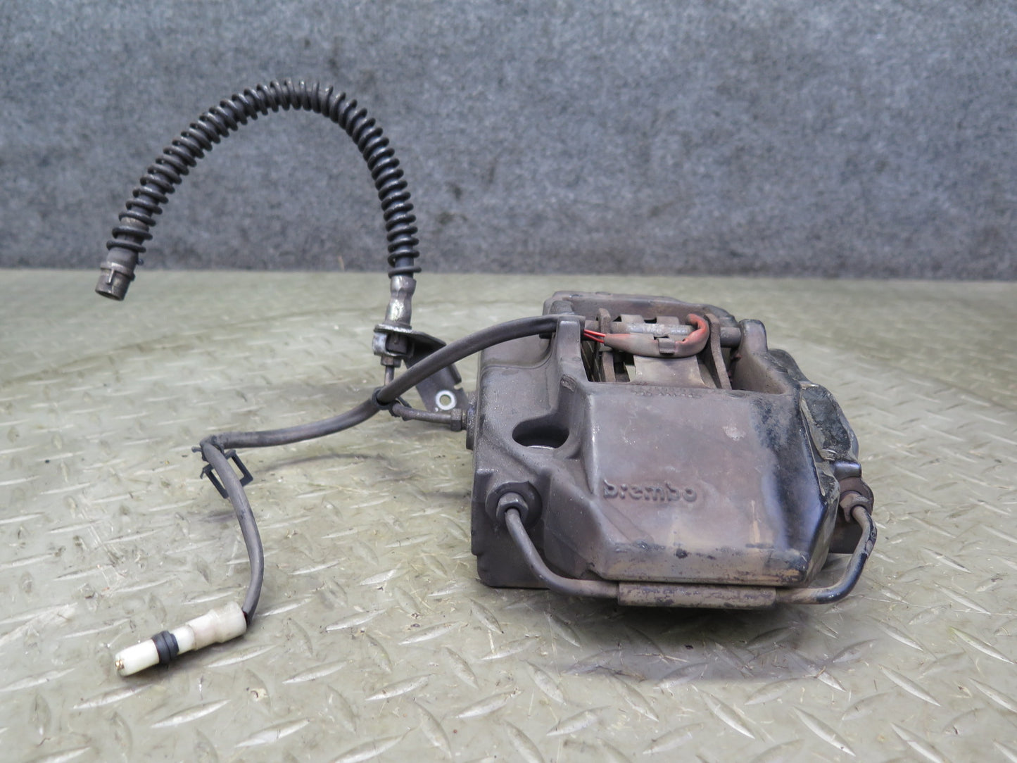 1999 Porsche 911 Carrera 996 RWD Front Left & Right Brembo Brake Caliper Set