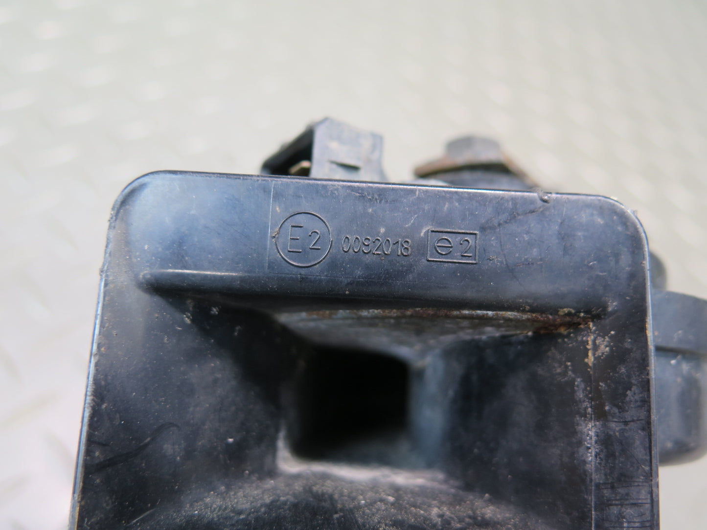 99-03 VW Eurovan T4 Set of 2 High & Low Tone Note Pitch Horn Signal OEM
