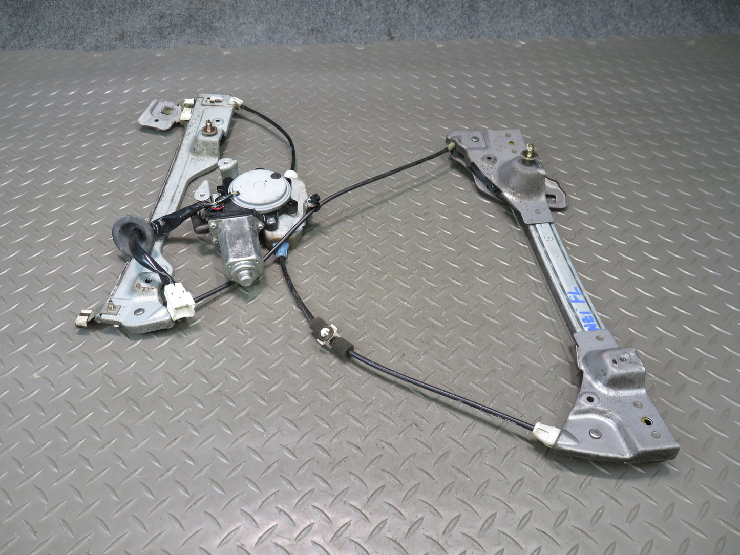 04-09 Nissan Z33 350Z Convertible Left Door Window Regulator w Motor OEM