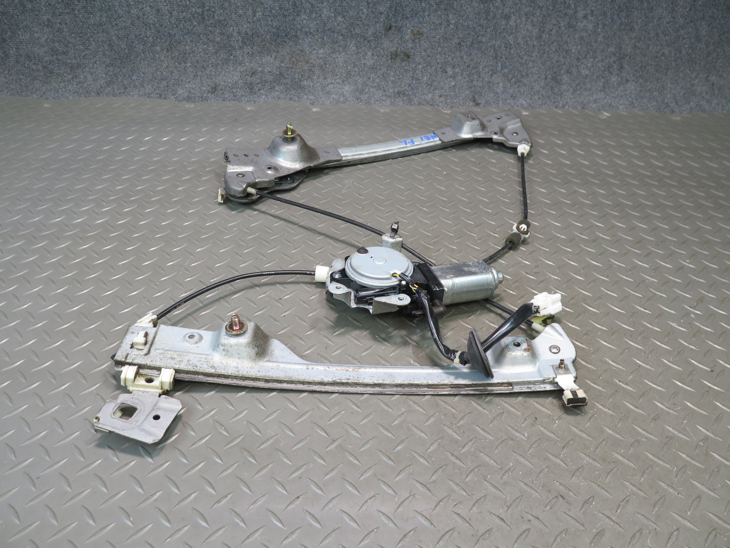 04-09 Nissan Z33 350Z Convertible Left Door Window Regulator w Motor OEM