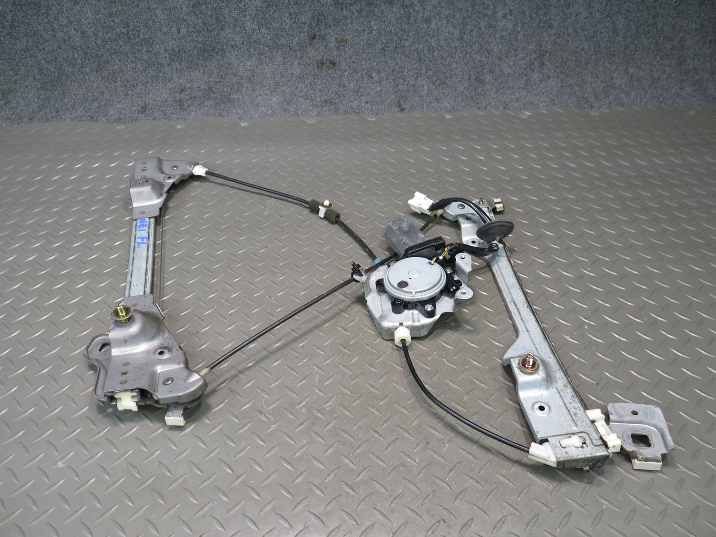 04-09 Nissan Z33 350Z Convertible Left Door Window Regulator w Motor OEM
