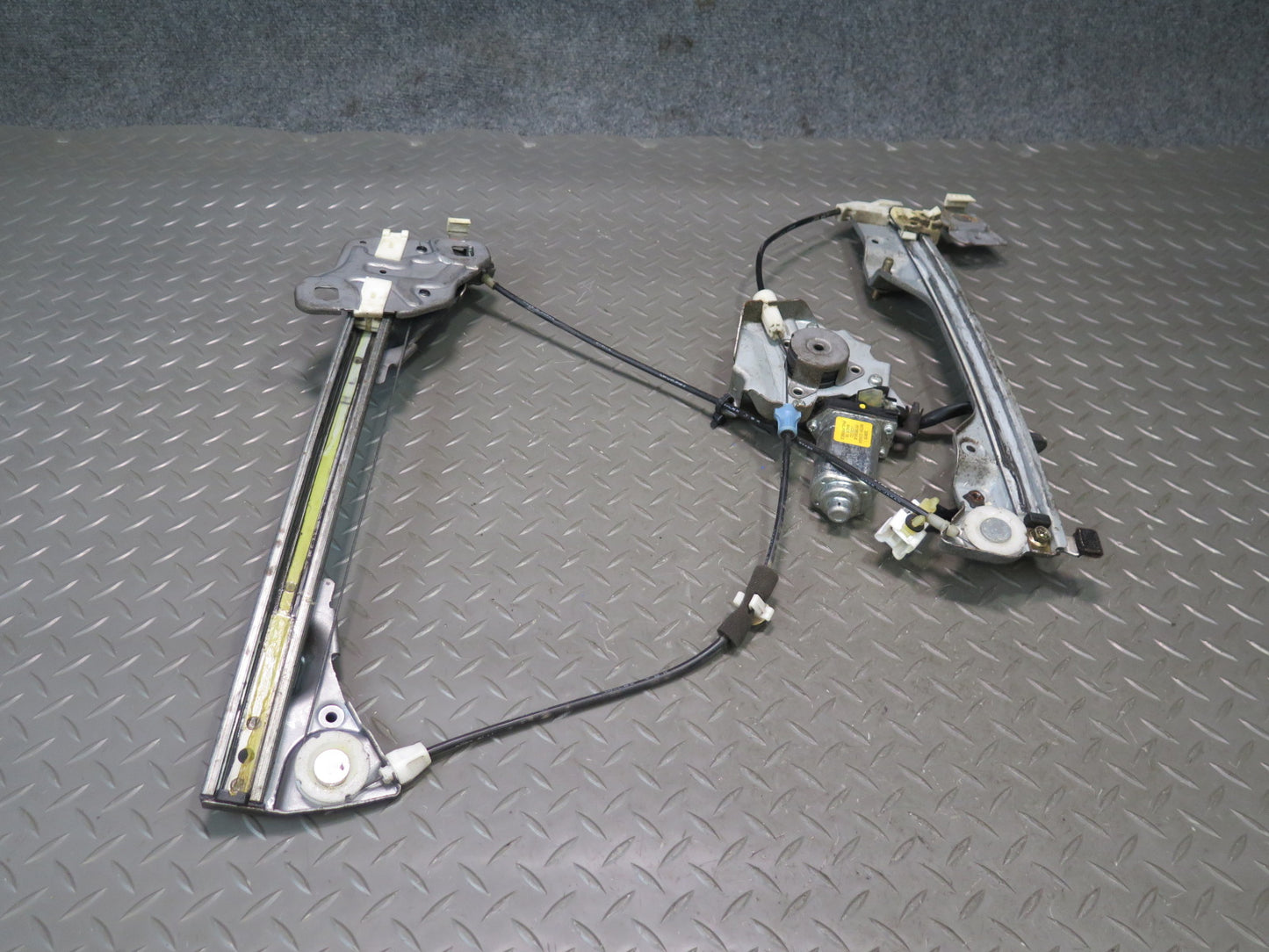 04-09 Nissan Z33 350Z Convertible Left Door Window Regulator w Motor OEM