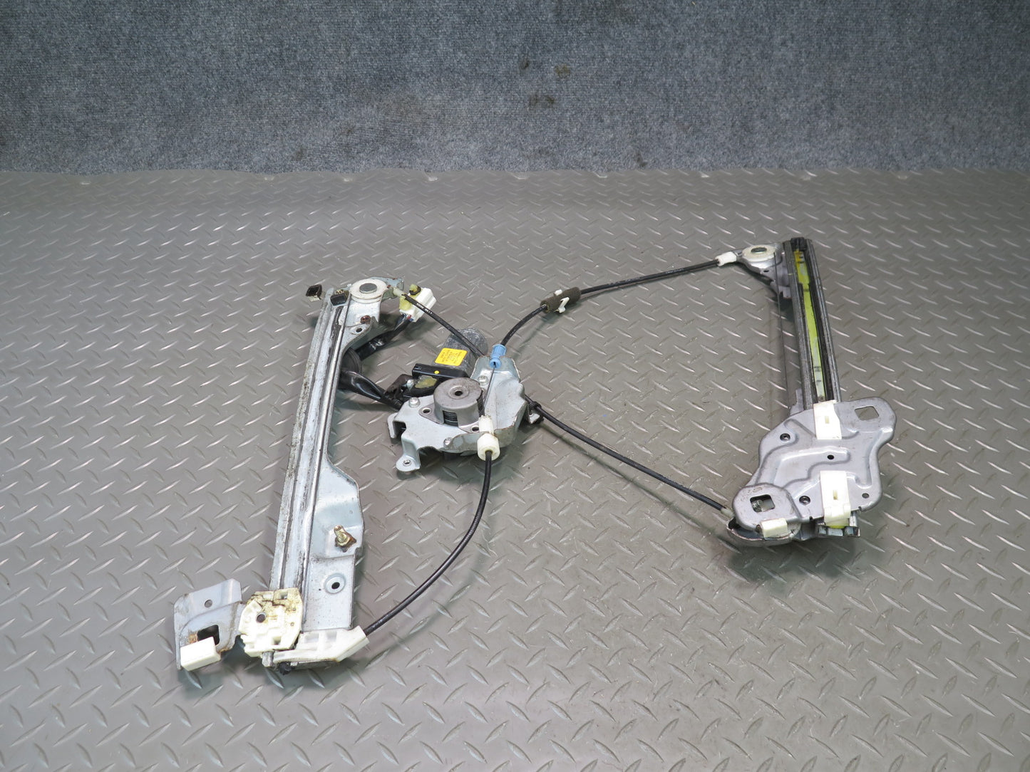 04-09 Nissan Z33 350Z Convertible Left Door Window Regulator w Motor OEM