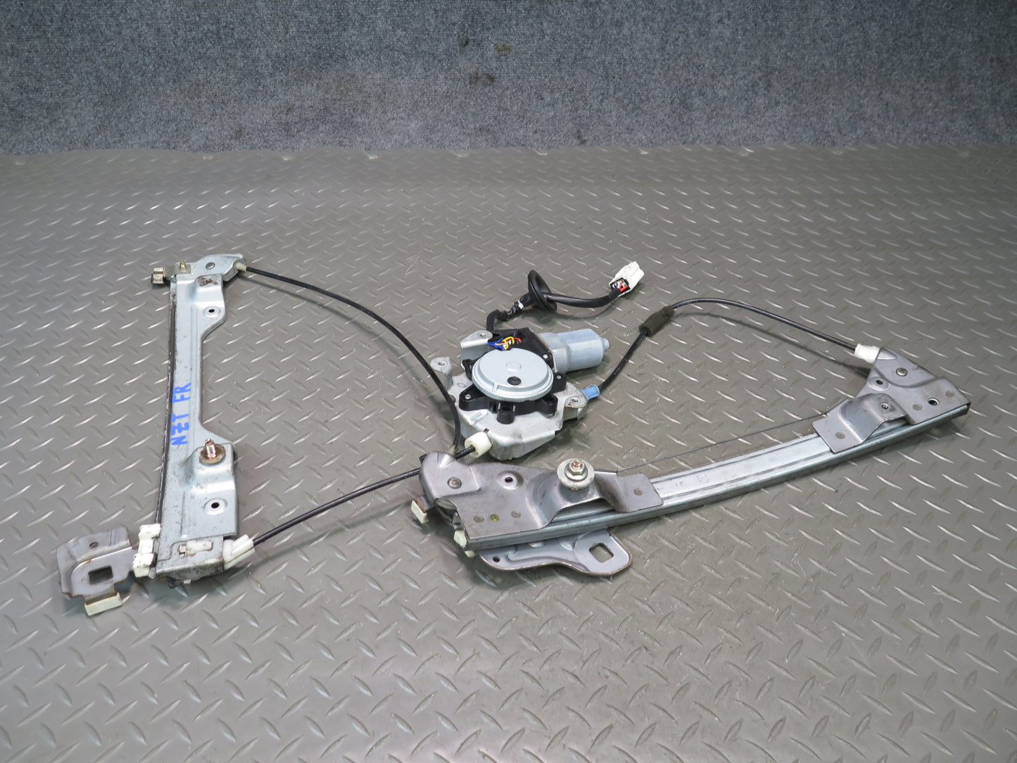 04-09 Nissan 350Z Z33 Convertible Right Pass Door Window Regulator w Motor OEM