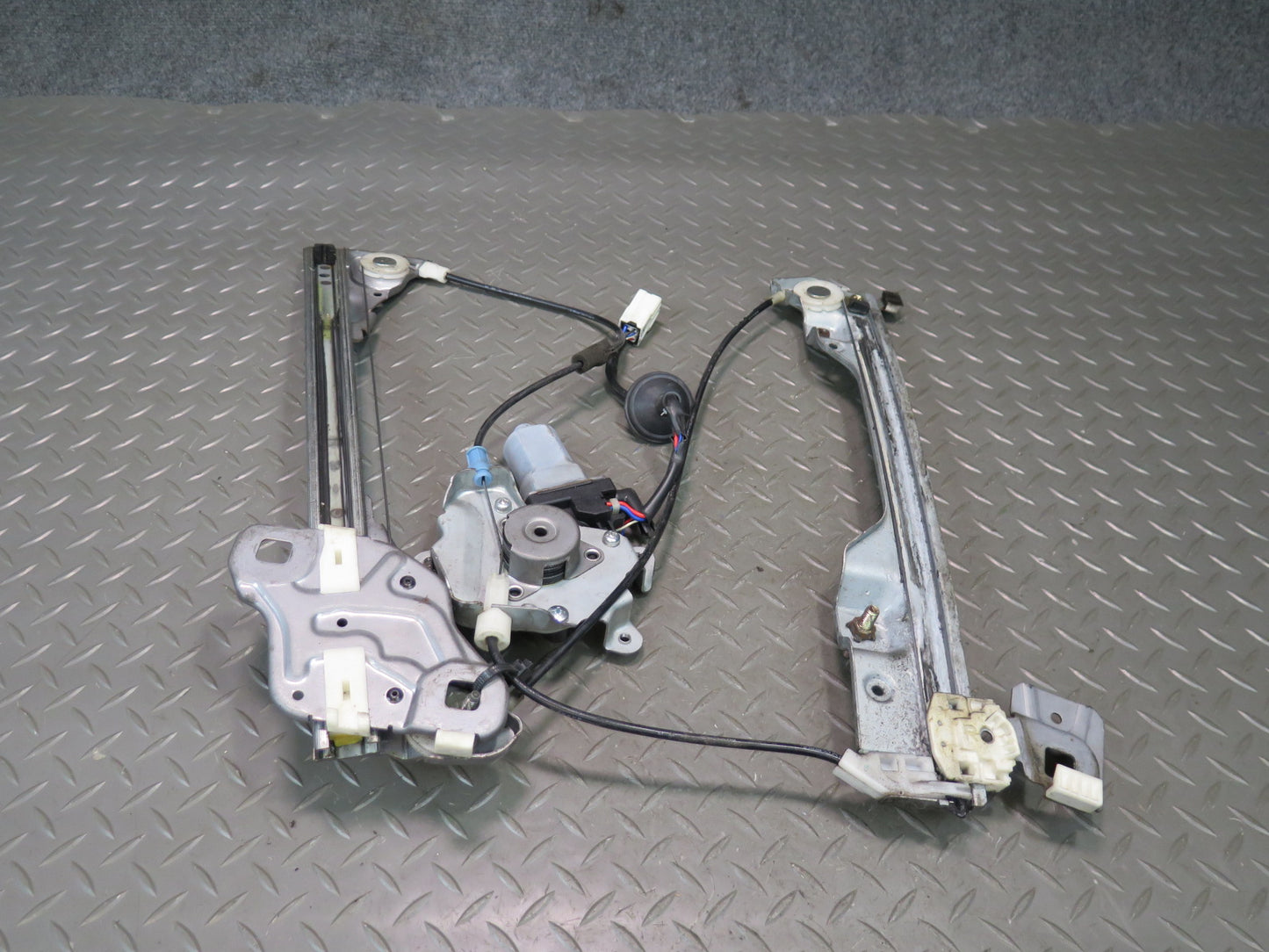 04-09 Nissan 350Z Z33 Convertible Right Pass Door Window Regulator w Motor OEM