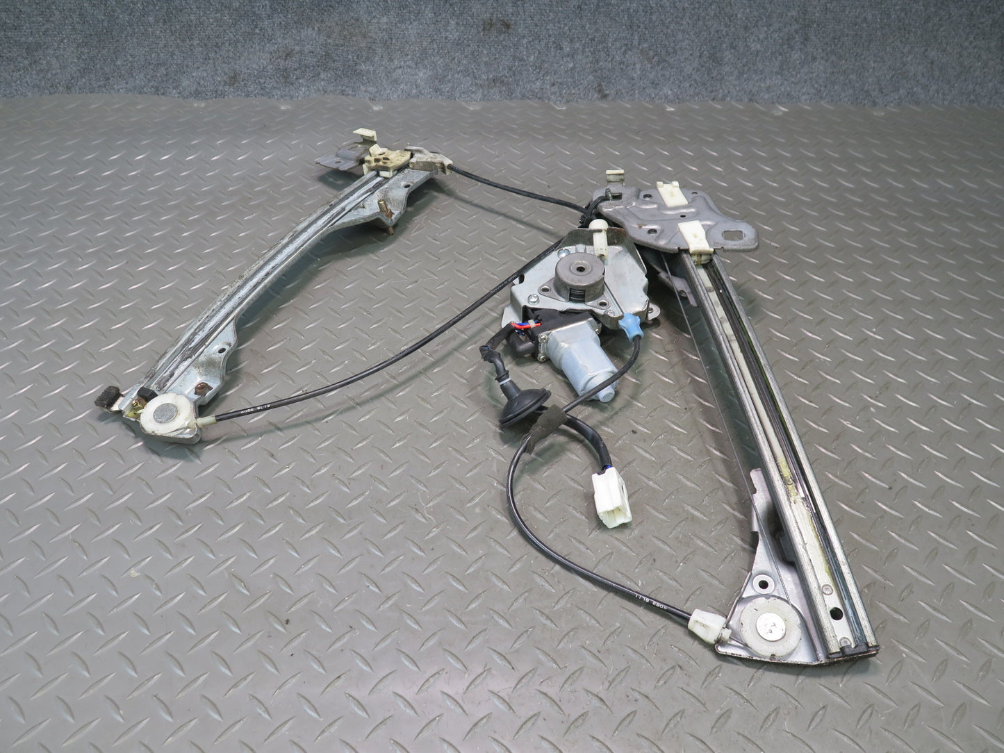 04-09 Nissan 350Z Z33 Convertible Right Pass Door Window Regulator w Motor OEM