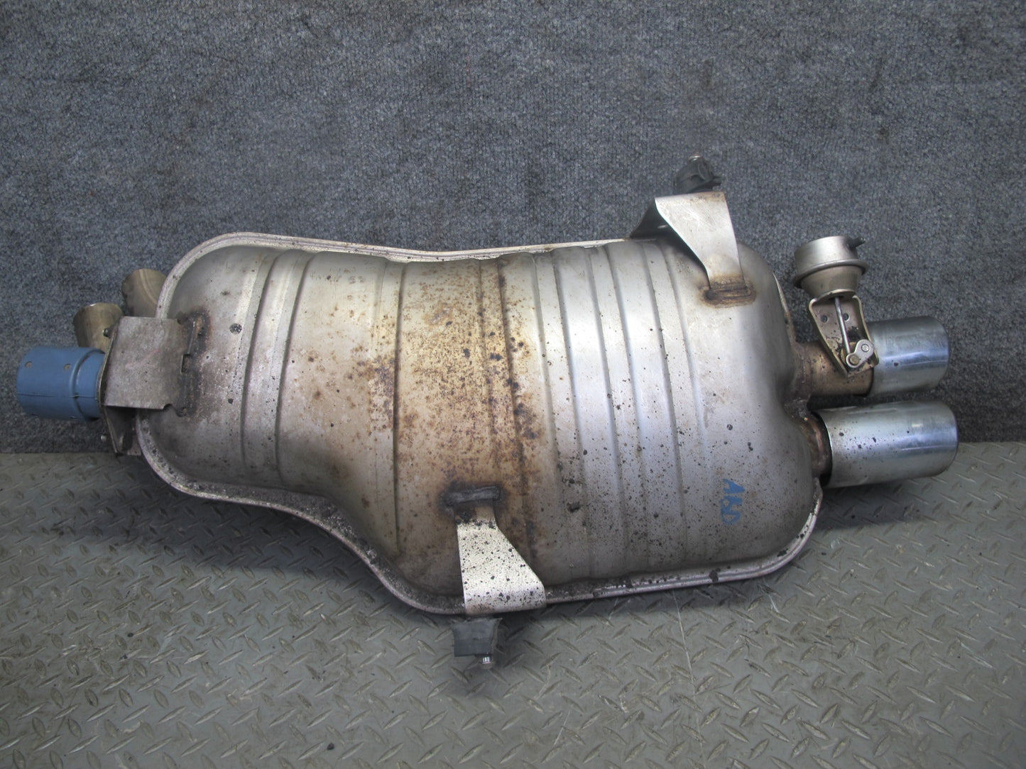 01-06 BMW E46 330ci Convertible Rear Exhaust Muffler 7502553 OEM