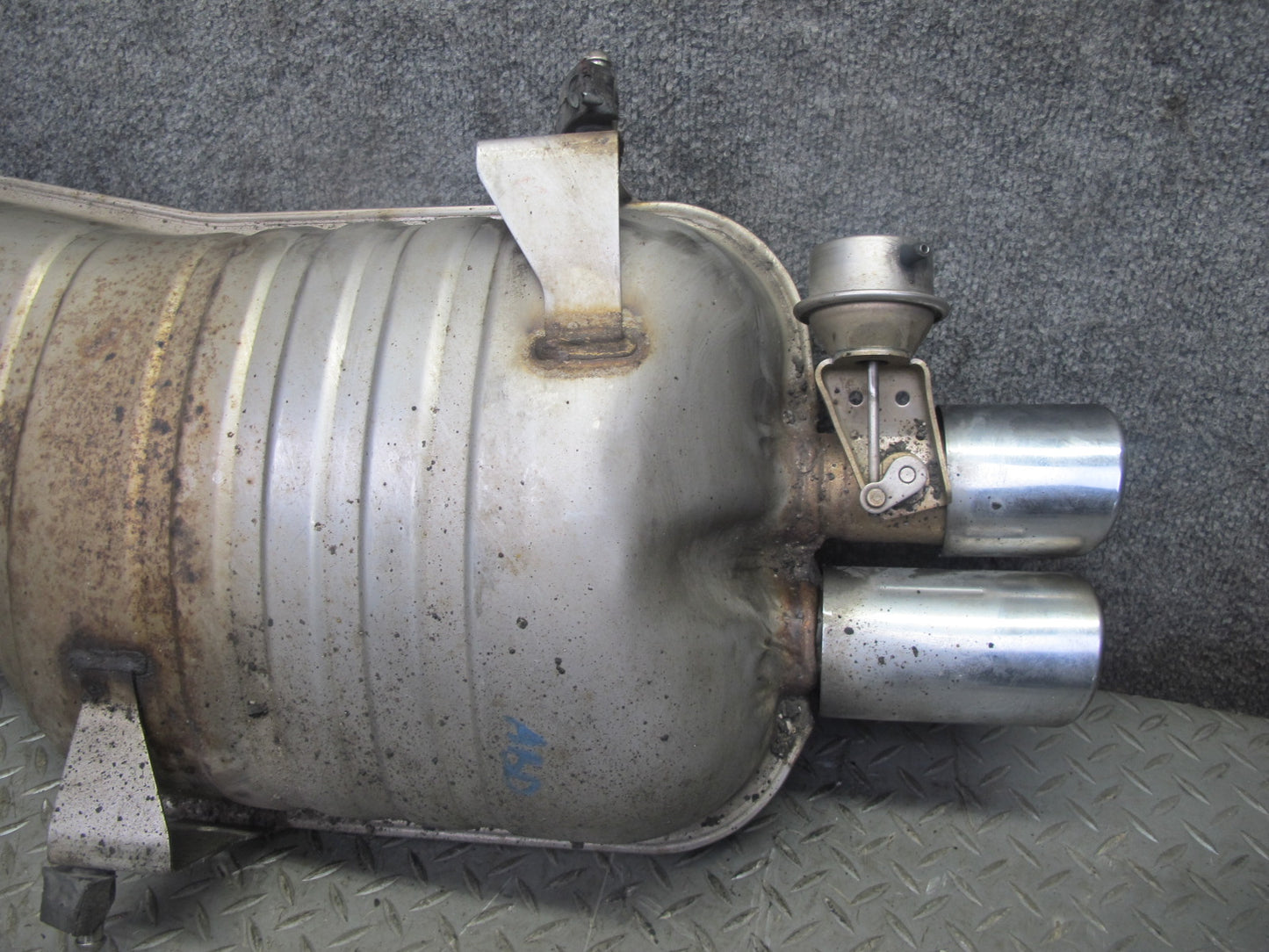 01-06 BMW E46 330ci Convertible Rear Exhaust Muffler 7502553 OEM