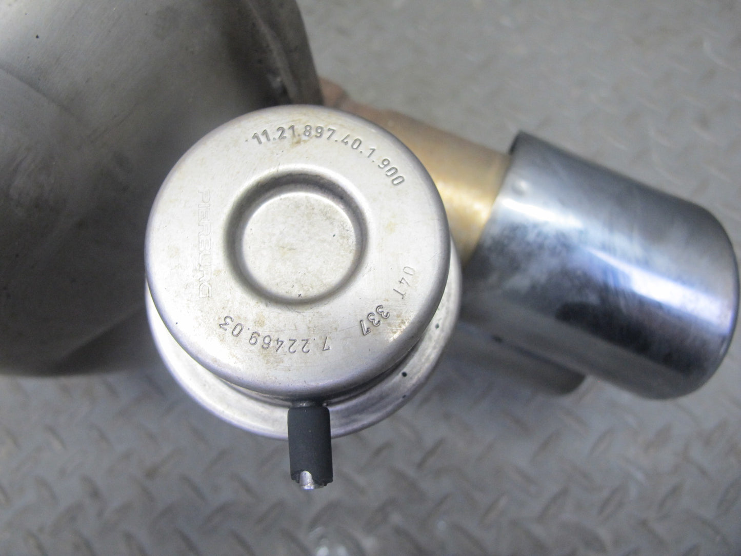01-06 BMW E46 330ci Convertible Rear Exhaust Muffler 7502553 OEM