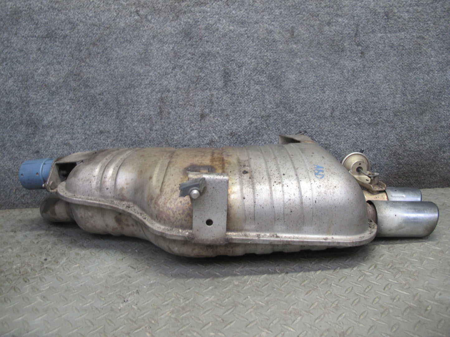 01-06 BMW E46 330ci Convertible Rear Exhaust Muffler 7502553 OEM
