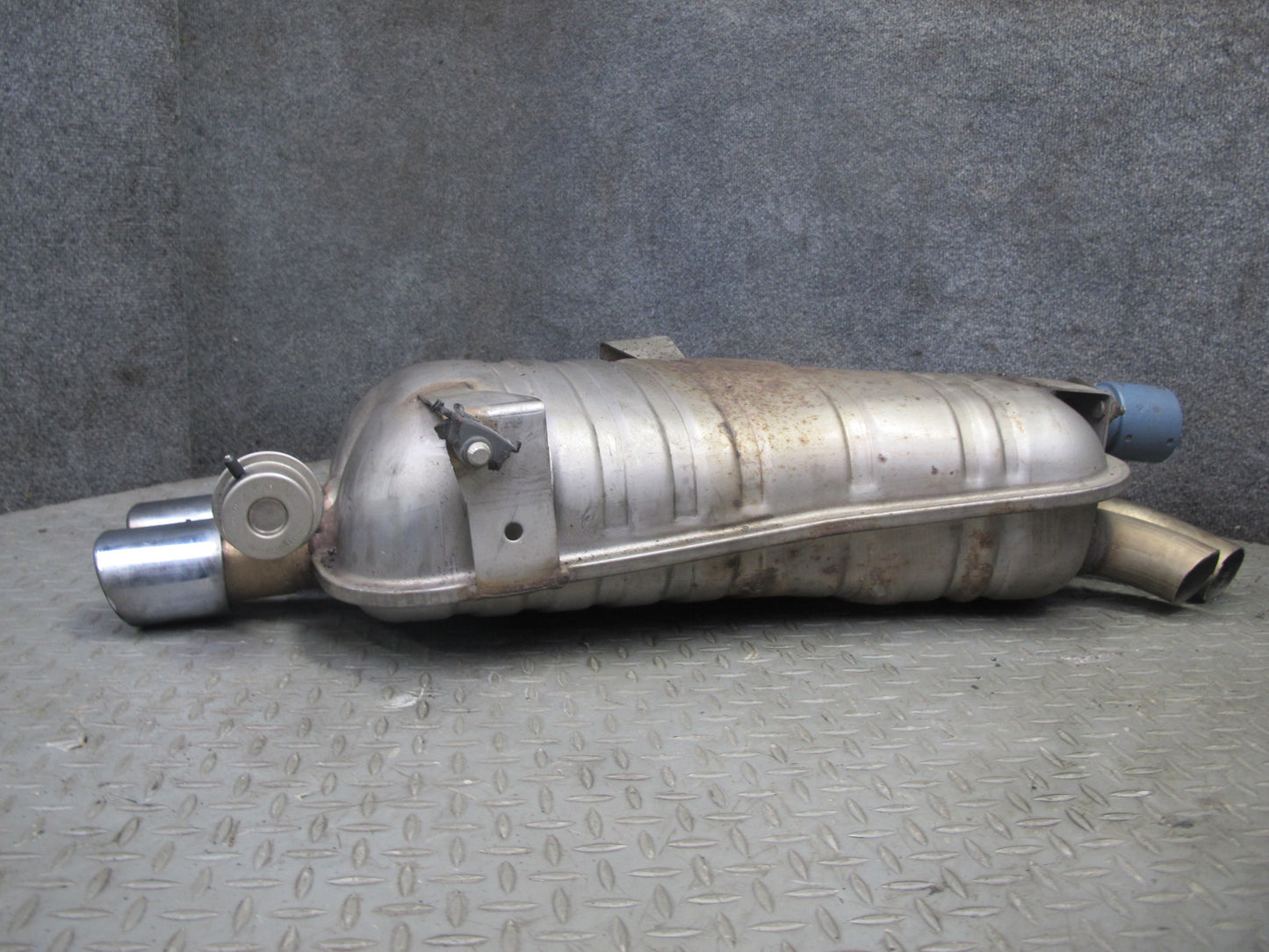 01-06 BMW E46 330ci Convertible Rear Exhaust Muffler 7502553 OEM