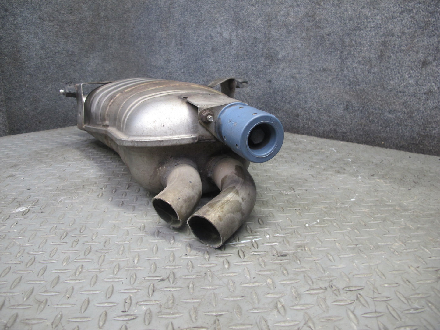 01-06 BMW E46 330ci Convertible Rear Exhaust Muffler 7502553 OEM