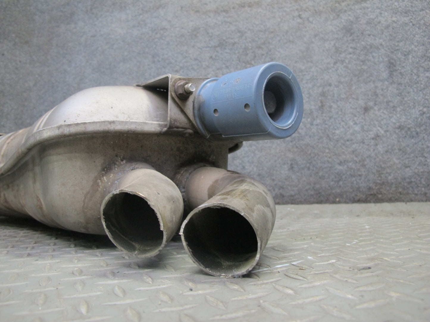 01-06 BMW E46 330ci Convertible Rear Exhaust Muffler 7502553 OEM