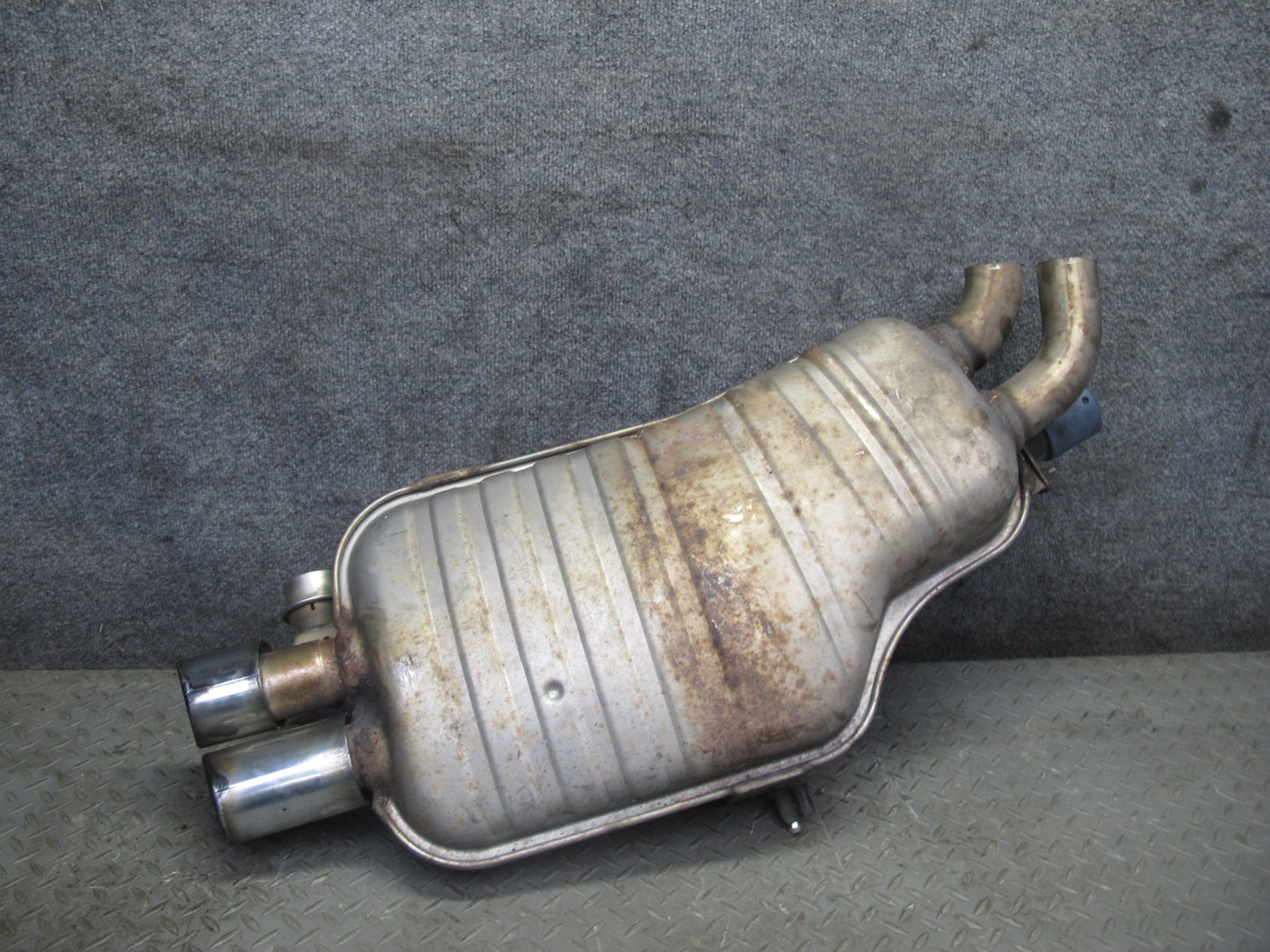 01-06 BMW E46 330ci Convertible Rear Exhaust Muffler 7502553 OEM