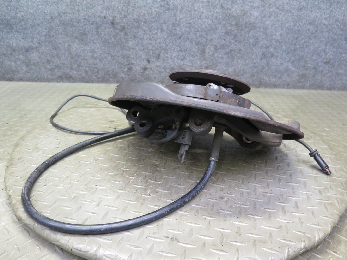 96-02 Mercedes R129 Sl-class Rear Left Spindle Knuckle Wheel Hub Bearing OEM