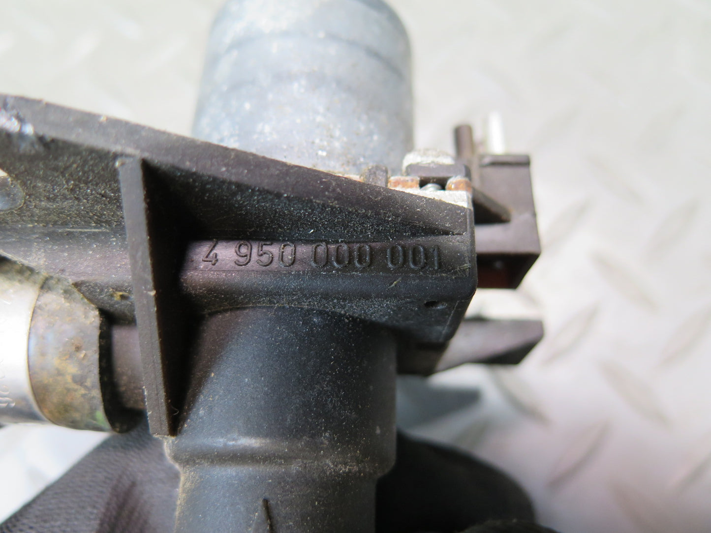 94-02 Mercedes R129 Sl-class Heater Control Water Valve 0008307284 OEM