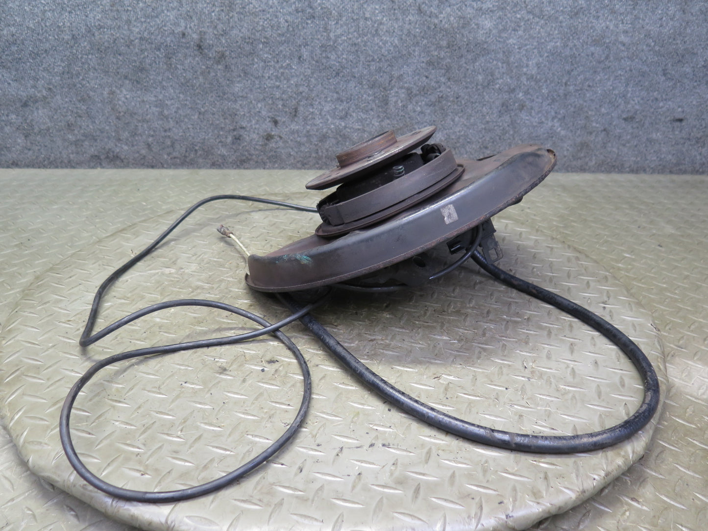 96-02 Mercedes R129 Sl-class Rear Left Spindle Knuckle Wheel Hub Bearing OEM