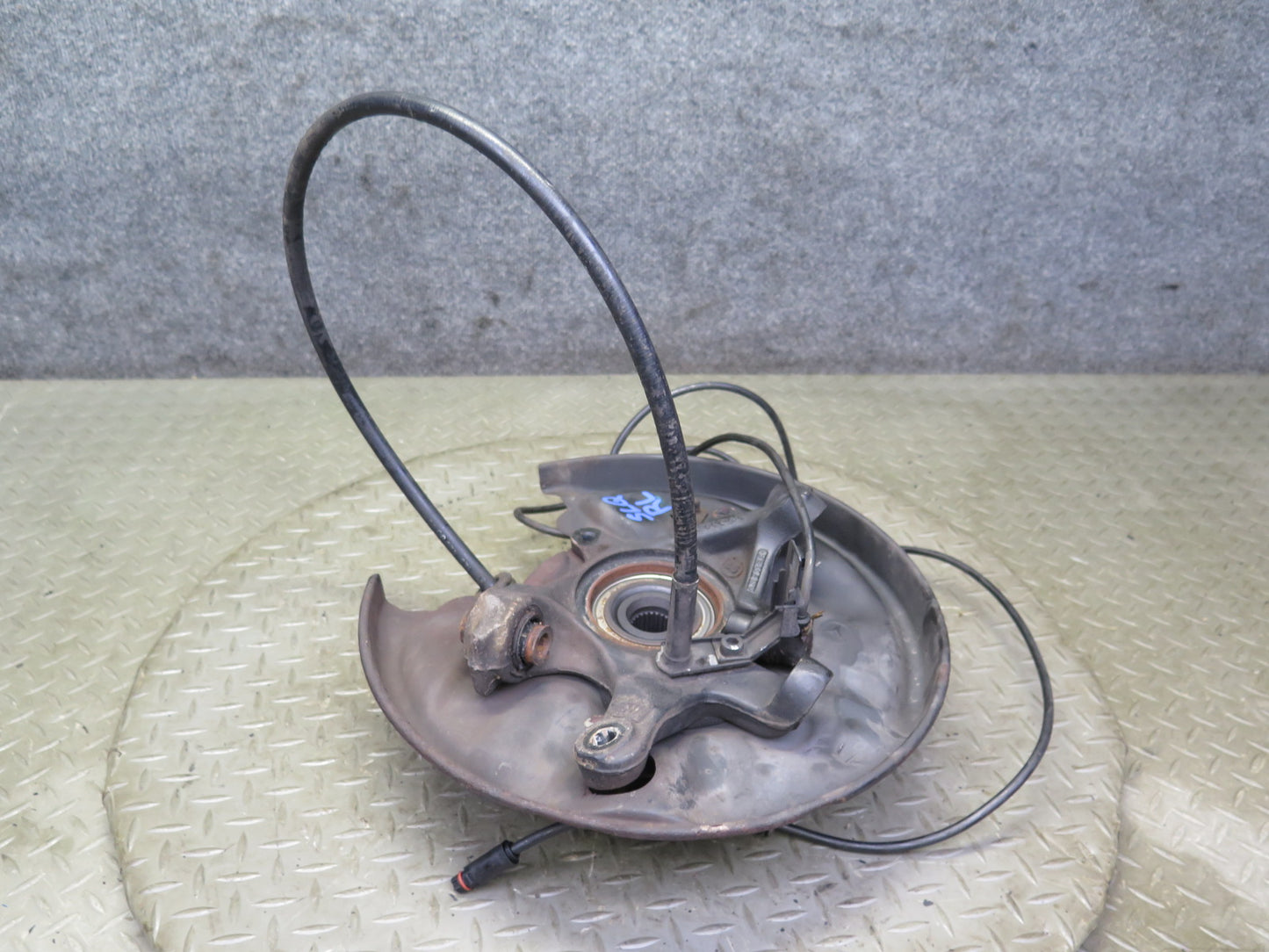 96-02 Mercedes R129 Sl-class Rear Left Spindle Knuckle Wheel Hub Bearing OEM