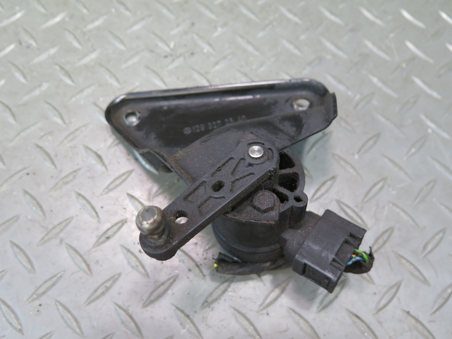 94-02 Mercedes R129 Sl-class Rear Suspension Height Level Sensor OEM