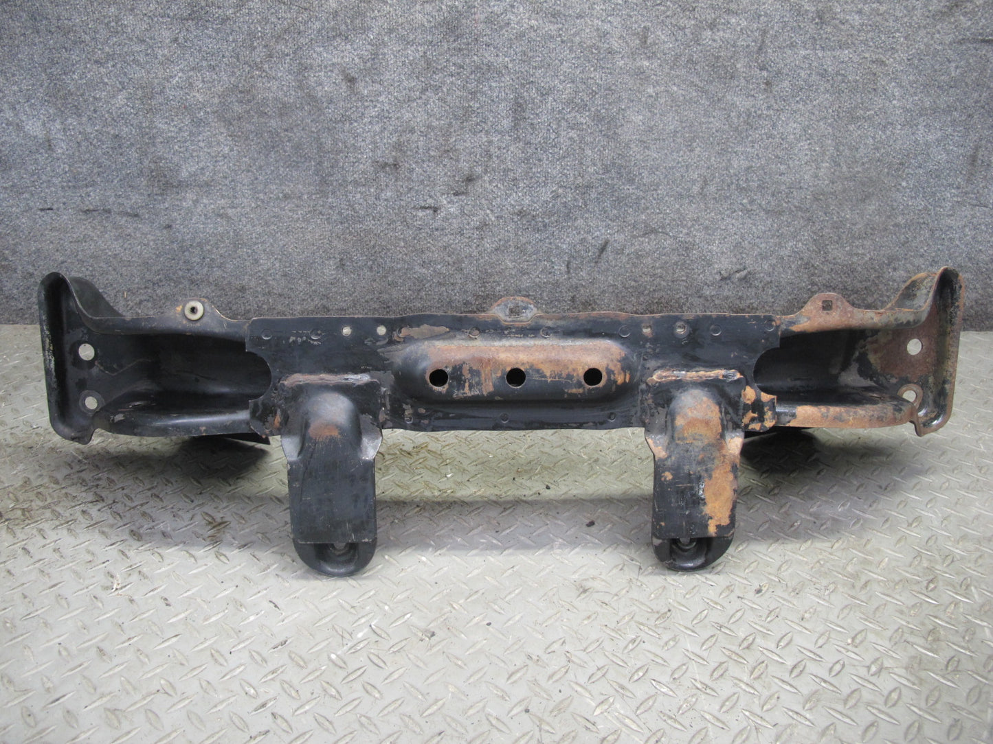 85-86 Nissan Z31 300ZX NON Turbo Front Engine Subframe Crossmember Carrier OEM