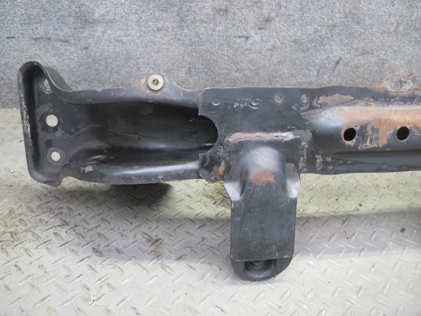 85-86 Nissan Z31 300ZX NON Turbo Front Engine Subframe Crossmember Carrier OEM