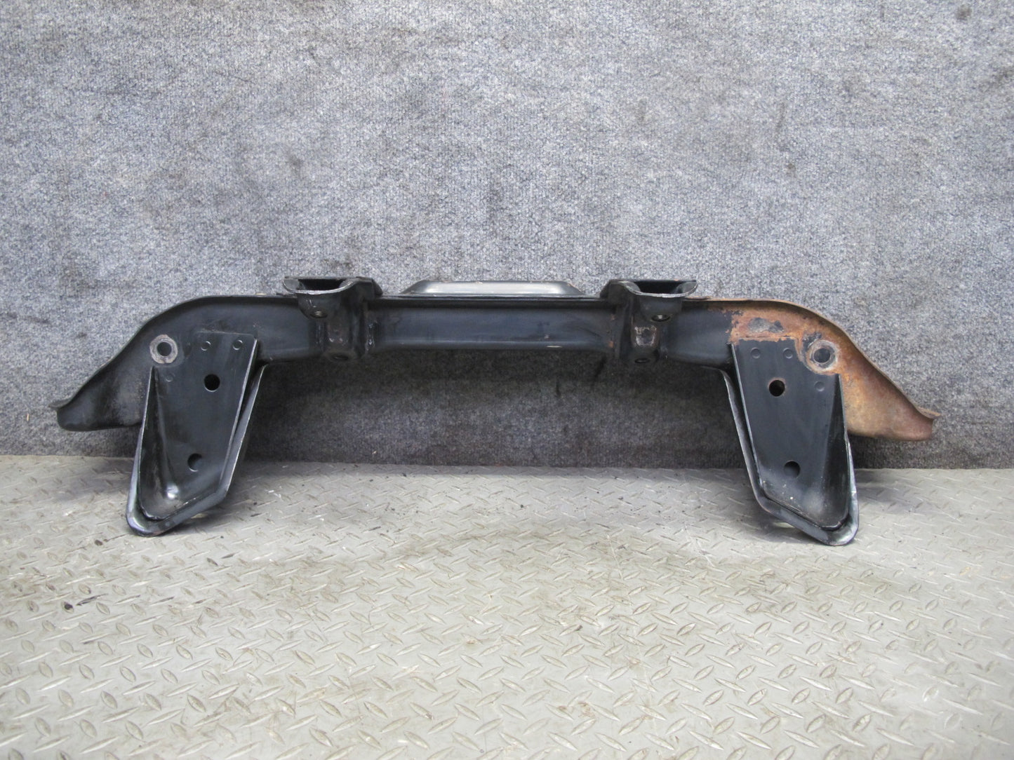 85-86 Nissan Z31 300ZX NON Turbo Front Engine Subframe Crossmember Carrier OEM