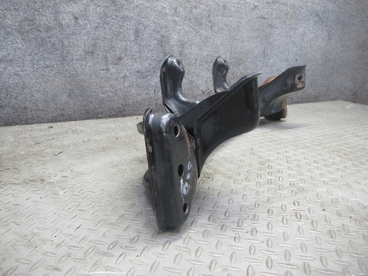 85-86 Nissan Z31 300ZX NON Turbo Front Engine Subframe Crossmember Carrier OEM