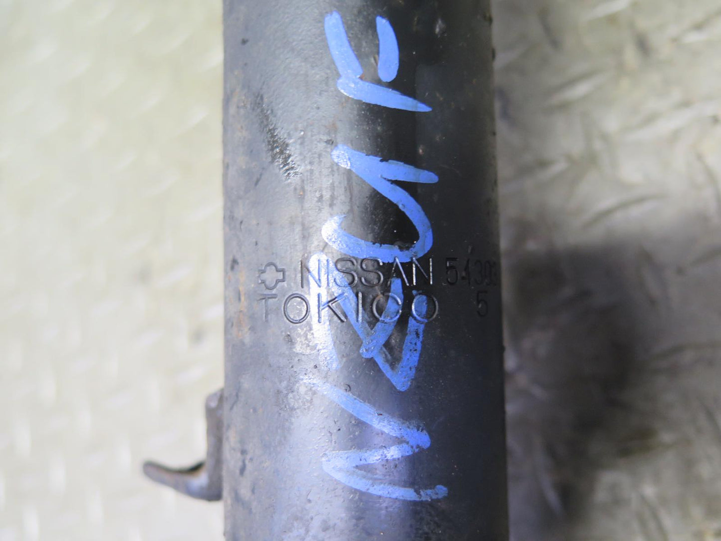 84-86 Nissan Z31 300ZX NON Turbo Front Left Shock Absorber Wheel Hub OEM