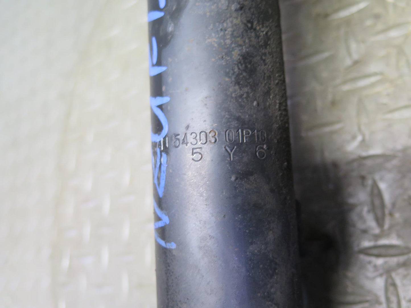 84-86 Nissan Z31 300ZX NON Turbo Front Left Shock Absorber Wheel Hub OEM