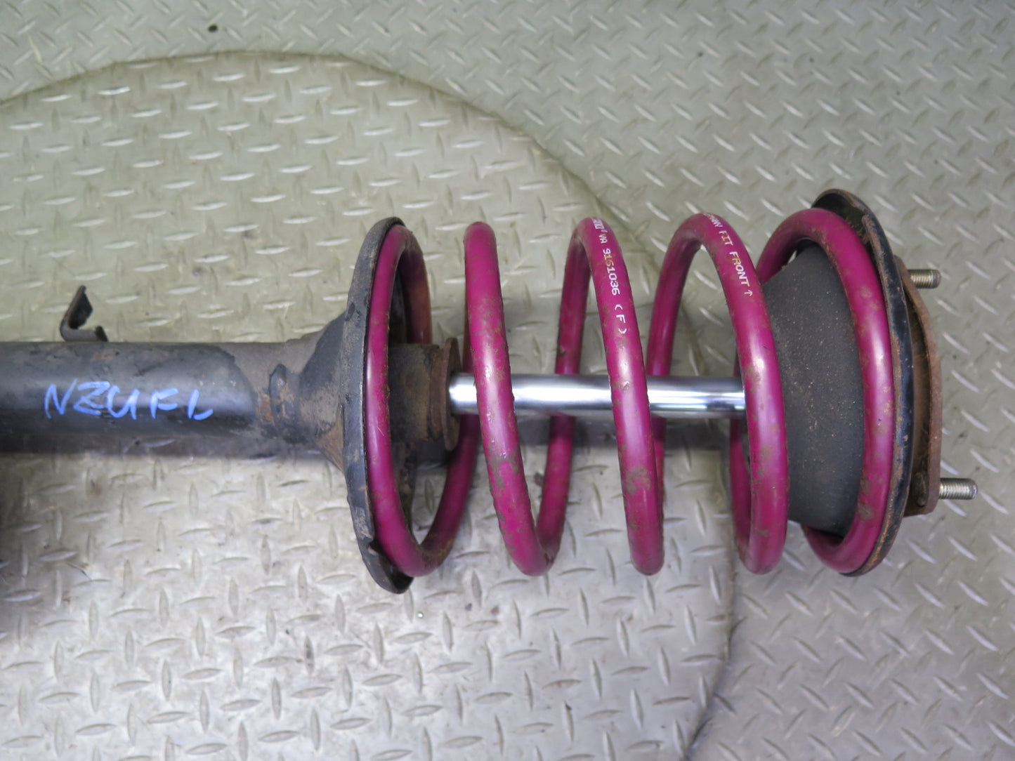 84-86 Nissan Z31 300ZX NON Turbo Front Left Shock Absorber Wheel Hub OEM