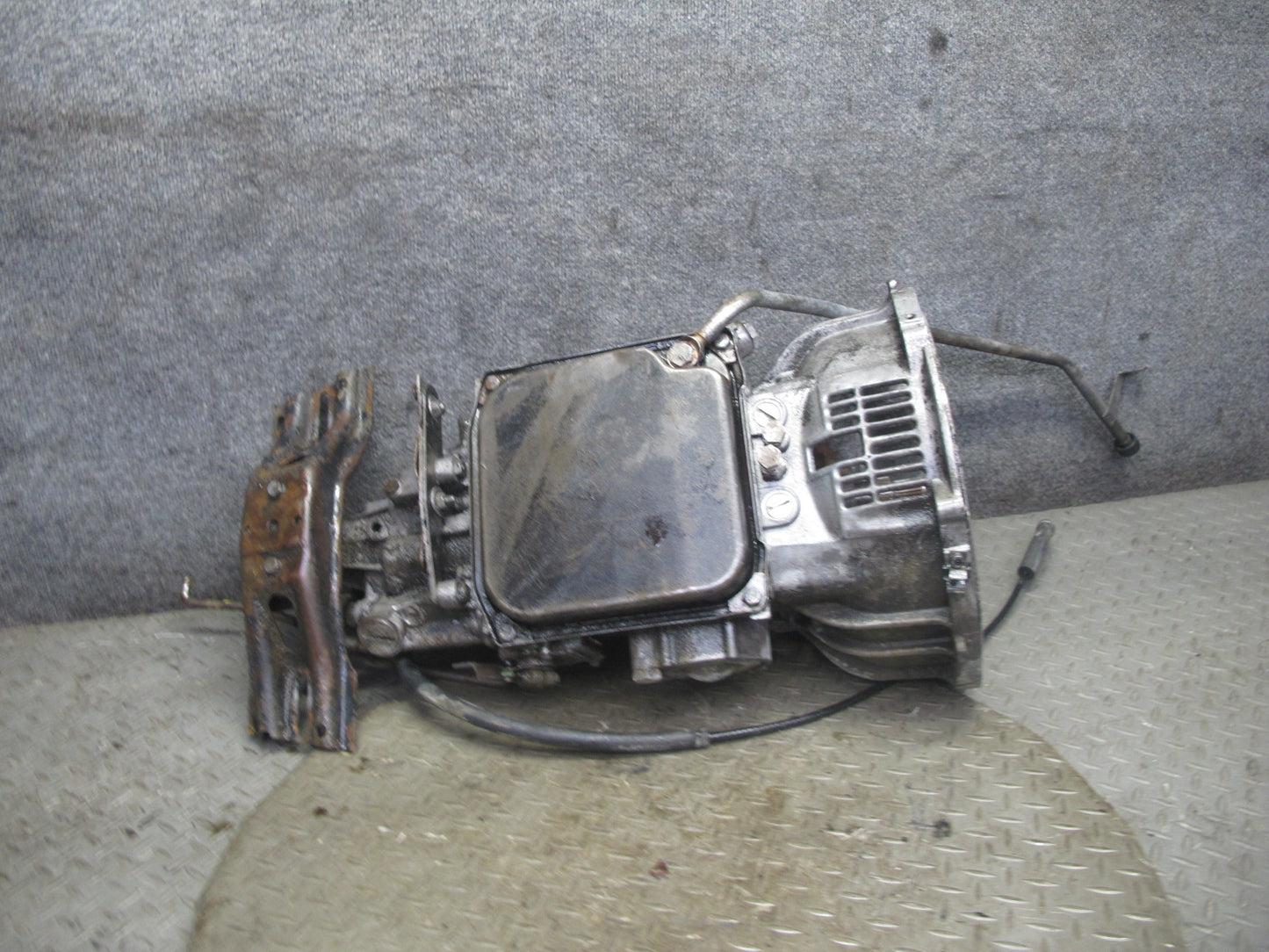 75-76 Mercedes W115 300D 4-SPEED A/T Automatic Transmission Only 14K Miles OEM